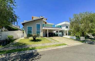 Imagem: A casa em condomínio possui 5 Dormitórios, 5 Banheiros, 4