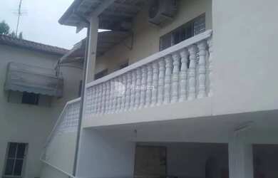 Imagem: A casa possui 4 Dormitórios, 2 Banheiros, 150m² de Área e