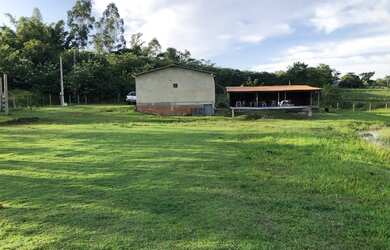 Imagem: A chácara possui 6.000m² de Área e está localizado em Araruama