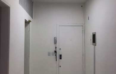 Imagem: O depósito possui 1 Vaga na garagem, 77m² de Área e está