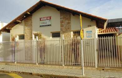 Imagem: O depósito possui 240m² de Área e está localizado em Francisca