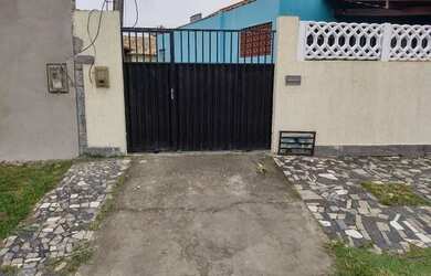 Imagem: A casa possui 3 Dormitórios, 1 Banheiro, 4 Vagas na garagem