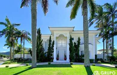 Imagem: A casa em condomínio possui 5 Dormitórios, 5 Banheiros, 5