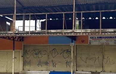 Imagem: O depósito possui 3 Vagas na garagem, 450m² de Área e está