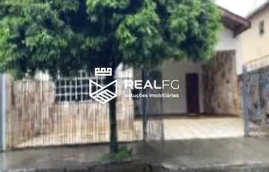 Imagem: A casa possui 3 Dormitórios, 1 Banheiro, 188m² de Área e