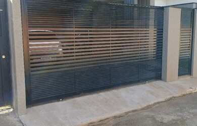 Imagem: A casa em condomínio possui 4 Dormitórios, 5 Banheiros, 360m²