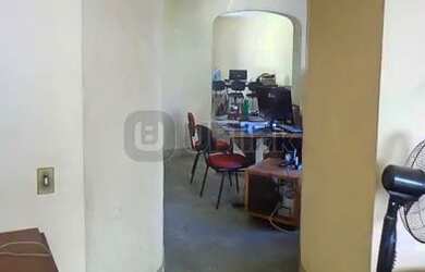 Imagem: O depósito possui 1 Vaga na garagem, 101m² de Área e está