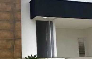 Imagem: A casa em condomínio possui 3 Dormitórios, 3 Banheiros, 2