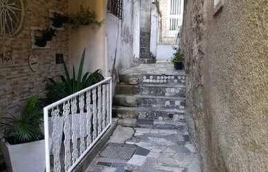 Imagem: A casa possui 1 Dormitório, 1 Banheiro, 40m² de Área e está