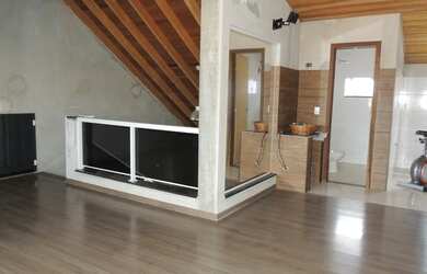 Imagem: A casa possui 3 Dormitórios, 3 Banheiros, 2 Vagas na garagem