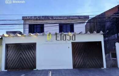 Imagem: A casa possui 3 Dormitórios, 1 Banheiro, 3 Vagas na garagem