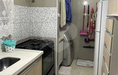 Imagem: O apartamento possui 2 Dormitórios, 1 Banheiro, 1 Vaga na garagem