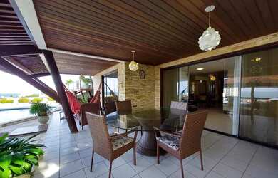 Imagem: A casa possui 3 Dormitórios, 2 Vagas na garagem e está localizado