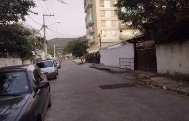 Imagem: A casa possui 5 Dormitórios, 4 Banheiros, 5 Vagas na garagem