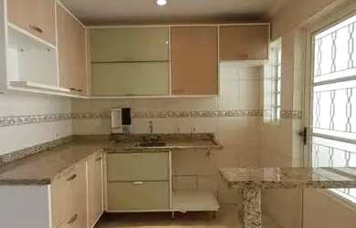 Imagem: A casa possui 2 Dormitórios, 1 Banheiro, 1 Vaga na garagem