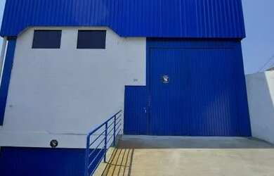 Imagem: O depósito possui 2 Vagas na garagem, 395m² de Área, Imóvel