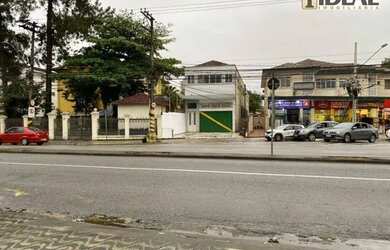 Imagem: O depósito possui 2 Vagas na garagem e 570m² de Área e está