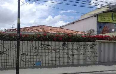 Imagem: A casa possui 3 Dormitórios, 3 Banheiros, 150m² de Área e