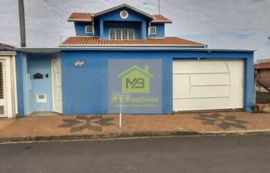 Imagem: A casa possui 3 Dormitórios, 3 Banheiros, 3 Vagas na garagem