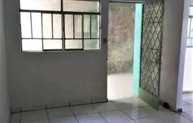 Imagem: A casa possui 2 Dormitórios, 1 Banheiro, 3 Vagas na garagem