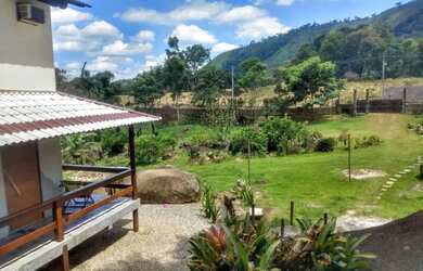 Imagem: A casa possui 4 Dormitórios, 2 Banheiros, 1.642m² de Área