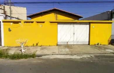 Imagem: A casa possui 2 Dormitórios, 1 Banheiro e está localizado