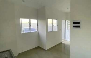 Imagem: A casa possui 2 Dormitórios, 1 Banheiro, 1 Vaga na garagem