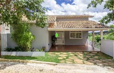 Imagem: A casa em condomínio possui 5 Dormitórios, 3 Banheiros, 2