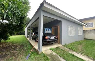 Imagem: A casa possui 3 Dormitórios, 2 Banheiros, 3 Vagas na garagem