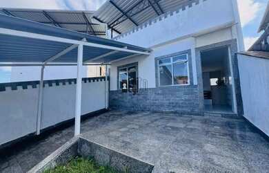 Imagem: A casa possui 2 Dormitórios, 1 Banheiro, 1 Vaga na garagem