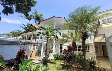 Imagem: A casa em condomínio possui 4 Dormitórios, 5 Banheiros, 4