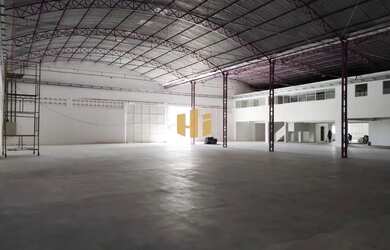 Imagem: O depósito possui 5 Vagas na garagem e 3000m² de Área e está