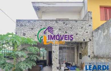 Imagem: A casa possui 2 Dormitórios, 2 Banheiros, 3 Vagas na garagem