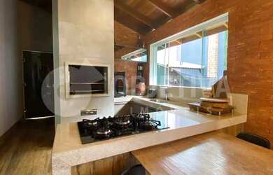 Imagem: A casa em condomínio possui 3 Dormitórios, 3 Banheiros, 2