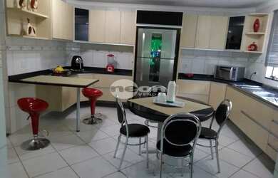 Imagem: A casa possui 3 Dormitórios, 5 Banheiros, 5 Vagas na garagem