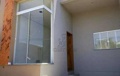 Imagem: A casa possui 2 Dormitórios, 1 Banheiro, 1 Vaga na garagem