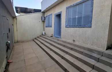 Imagem: A casa possui 3 Dormitórios, 2 Banheiros, 210m² de Área e