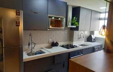 Imagem: O apartamento possui 2 Dormitórios, 1 Banheiro, 1 Vaga na garagem