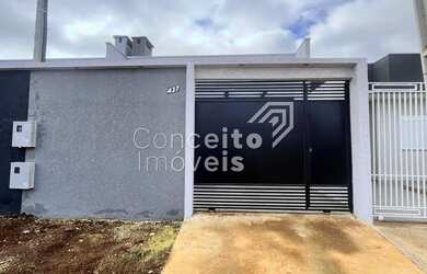 Imagem: A casa possui 3 Dormitórios, 2 Banheiros, 2 Vagas na garagem