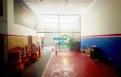 Imagem: O depósito possui 2 Vagas na garagem, 223m² de Área e está