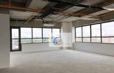 Imagem: O depósito possui 5 Vagas na garagem e 440m² de Área e está