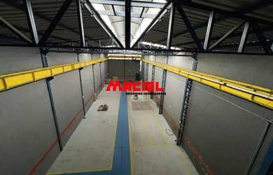 Imagem: O depósito possui 5 Vagas na garagem e 498m² de Área e está