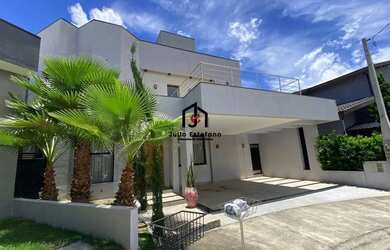 Imagem: A casa em condomínio possui 3 Dormitórios, 4 Banheiros, 2