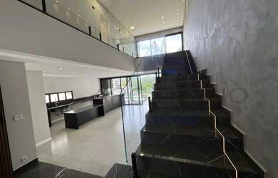 Imagem: A casa em condomínio possui 3 Dormitórios, 4 Banheiros, 4