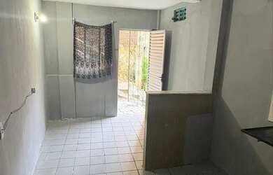 Imagem: A casa possui 1 Dormitório, 1 Banheiro e está localizado