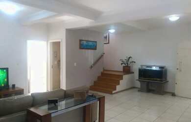 Imagem: A casa possui 3 Dormitórios, 4 Banheiros, 3 Vagas na garagem