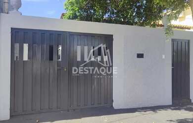 Imagem: A casa possui 2 Dormitórios, 1 Banheiro, 5 Vagas na garagem