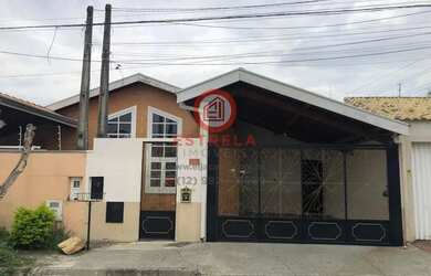 Imagem: A casa possui 3 Dormitórios, 1 Banheiro, 1 Vaga na garagem