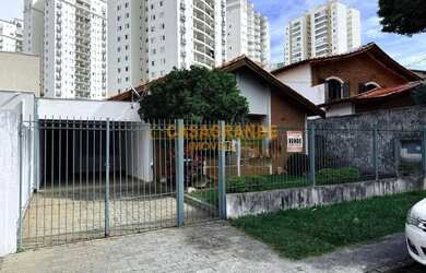 Imagem: A casa possui 3 Dormitórios, 3 Banheiros, 4 Vagas na garagem