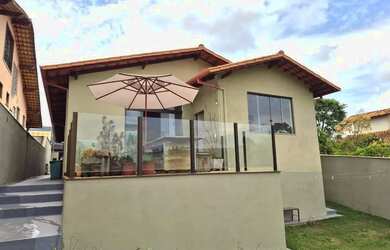 Imagem: A casa possui 3 Dormitórios, 3 Banheiros, 540m² de Área e